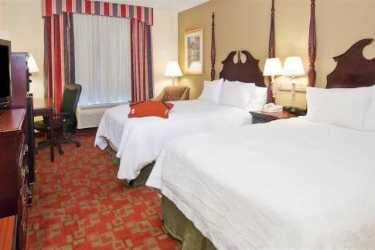 Hampton Inn Canton Extérieur photo